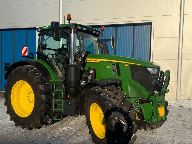 John Deere 6R250
