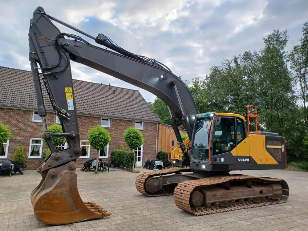 VOLVO EC 300 EL * État impeccable * Châssis quasi neuf * Hydraulique X1 + X3 *