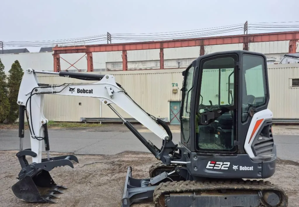 BOBCAT E 32i