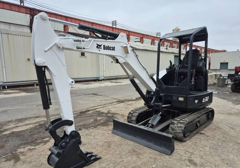 BOBCAT E32*